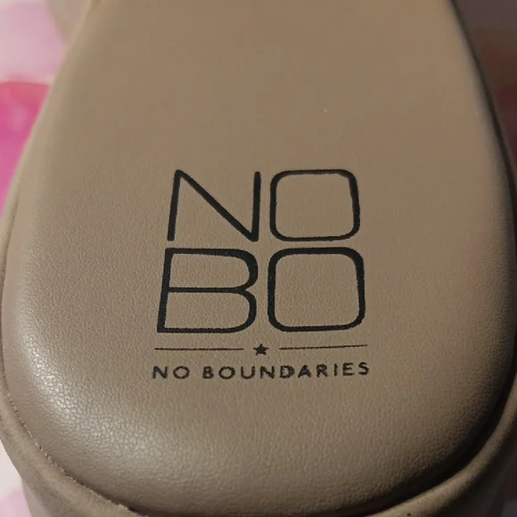 No Boundaries Beige Platform Slides - Picture 2 of 9